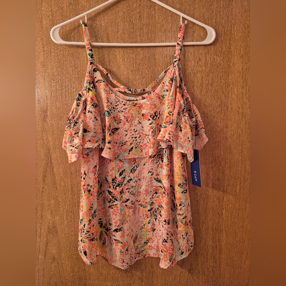 New With Tags Apt. 9 Peach Floral Cold-Shoulder Flowy Blouse. Size Small.